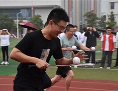 校運會攝影大賽優秀作品—全心呵護（作者：周軍）