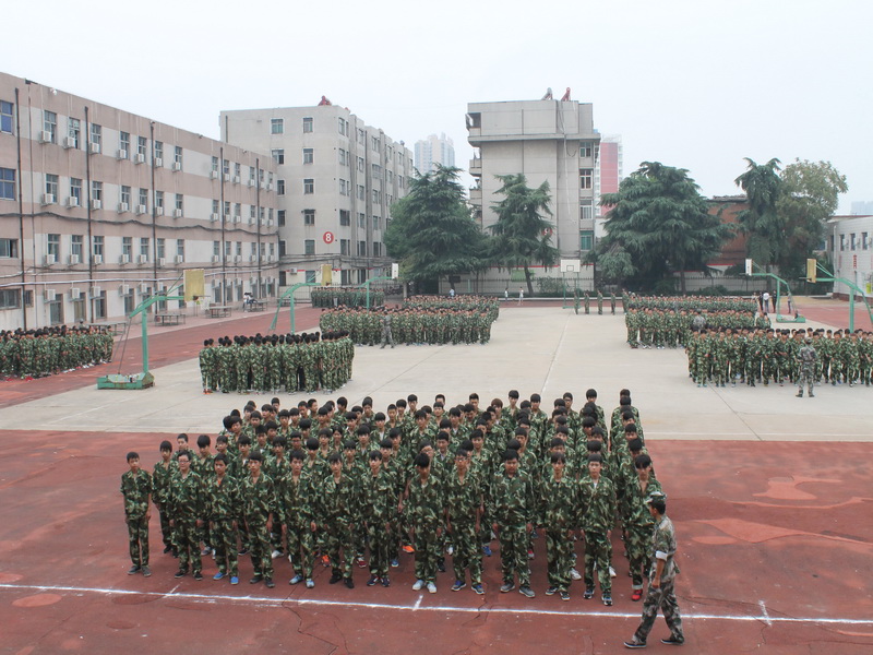 南陽(yáng)工業(yè)學(xué)校軍訓(xùn)隊(duì)操